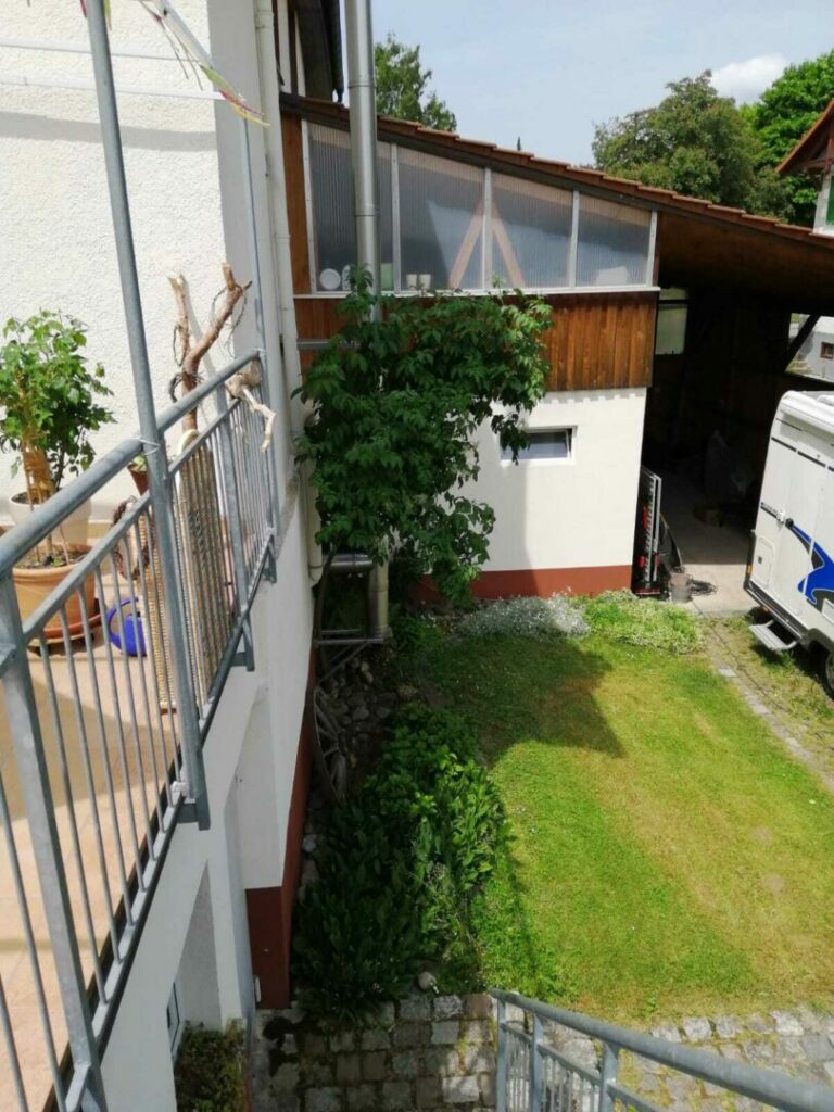Garten von der Terrasse aus