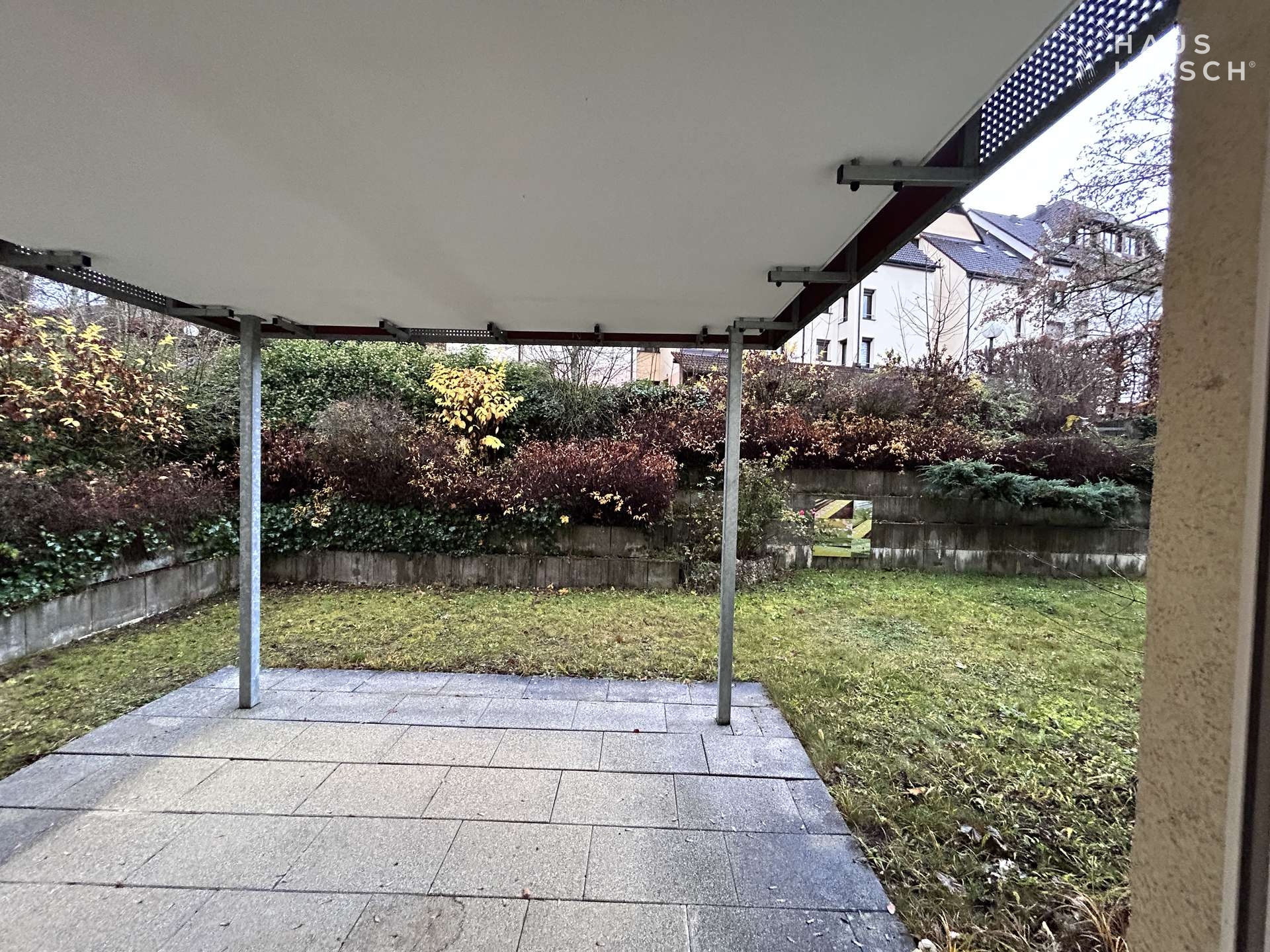Terrasse mit Gartenanteil