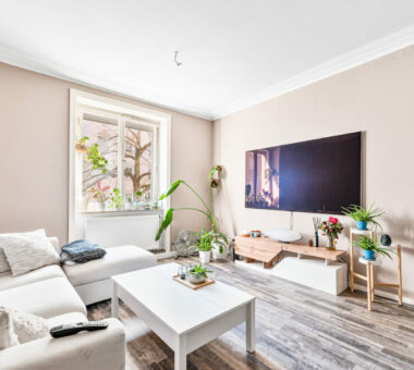 Attraktiver Preis! Sanierte 3,5-Zimmer-Wohnung Mit Loggia – Saniert, Zentral &Amp; Voller Charme 2 Wohnzimmer