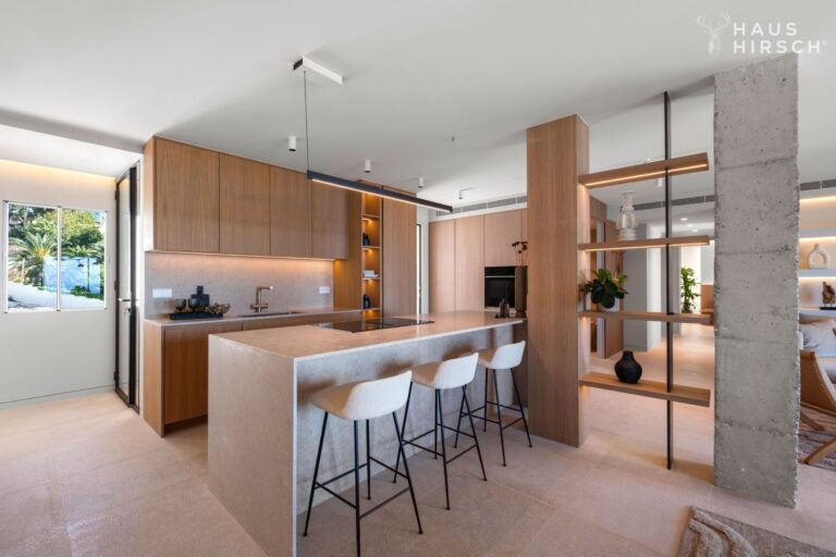 8fc8b6eb-7fe7-42c9-a5b7-1036ee1ef5a6