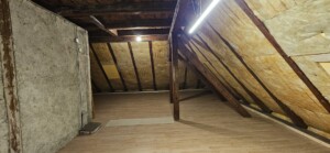 Dachgeschoss mit Ausbaupotential oder viel Stauraum