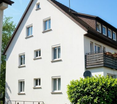 Mehrfamilienhaus Mit Großem Garten In Ruhiger Lage - Ihr Perfektes Zuhause! 1 Südseite