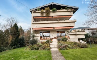 Blick Zum Haus Aus Dem Garten