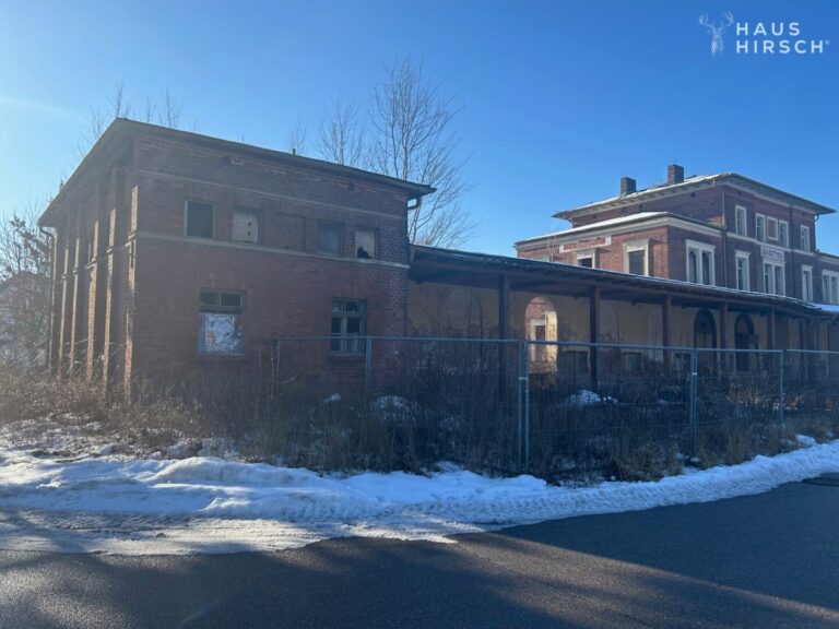 rechter Trakt mit Mauer