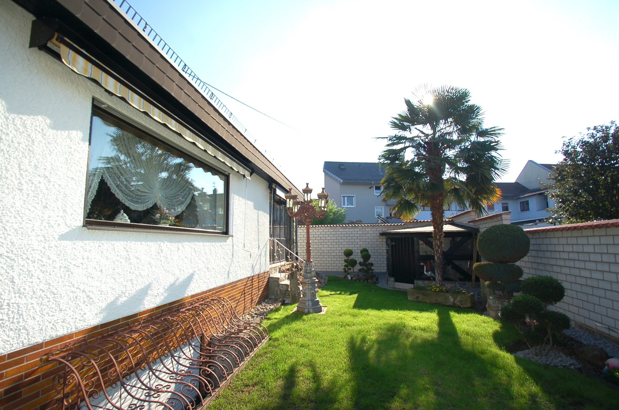 Garten mit Grillhütte