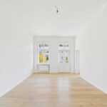 Tolle 2 Zimmer Wohnung Mit Balkon In Beliebtem Kiez! 4 Wohnzimmer