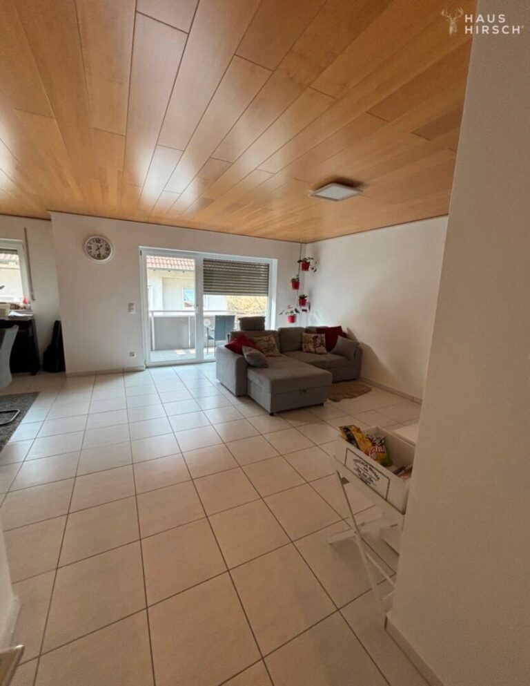 Wohnbereich mit Balkon im 1. OG