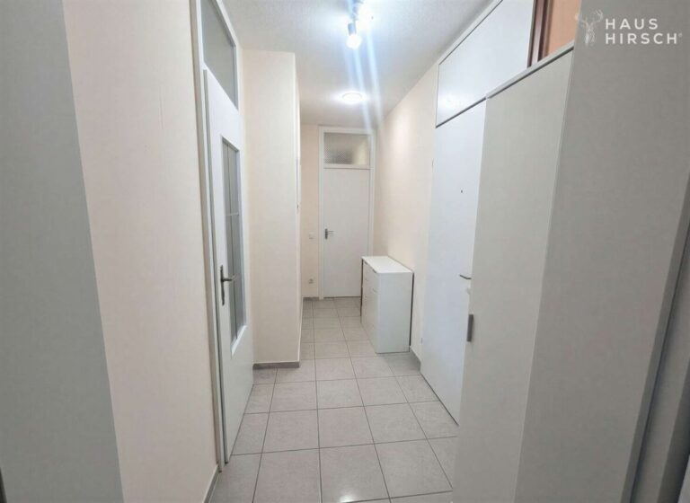 Flur - (KI generiert)