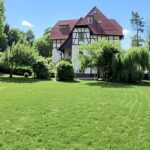 Grundstück Mit Blick Auf Die Nachbarschaftsbebauung