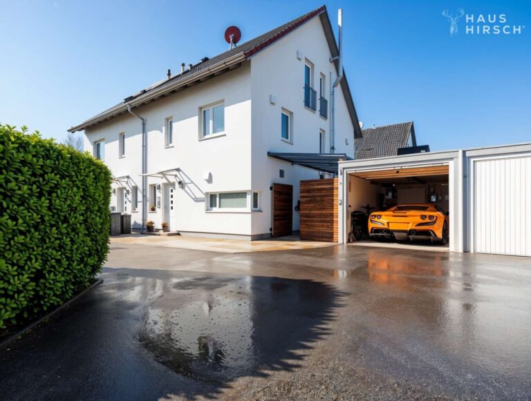Hausansicht mit Garage