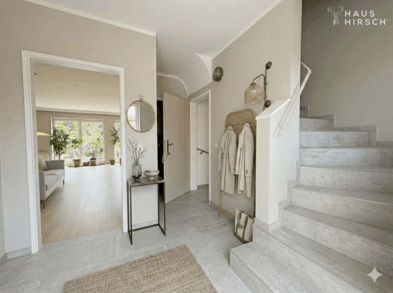 EG Diele mit Blick ins Wohnzimmer - Beispiel Foto fertig renoviert