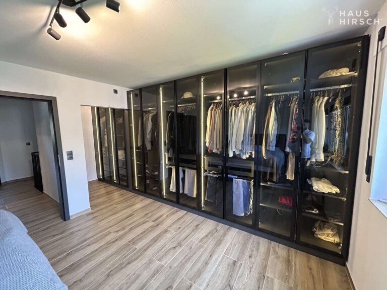 Schlafzimmer Kleiderschrank