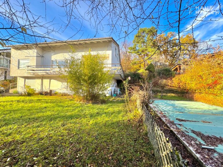 Außenansicht mit Pool