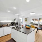 Exklusiver Küchen- Und Essbereich