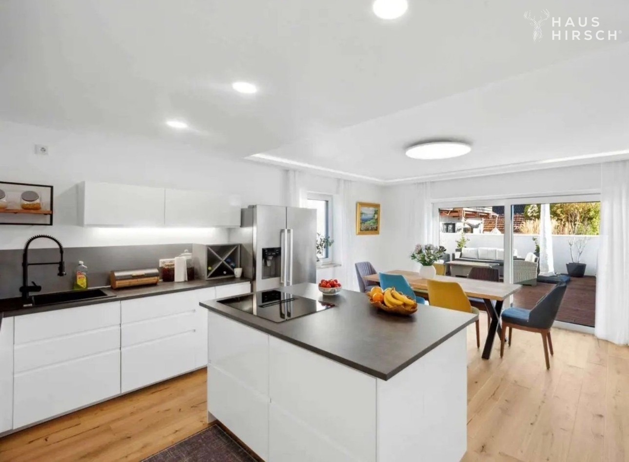 Exklusiver Küchen- und Essbereich