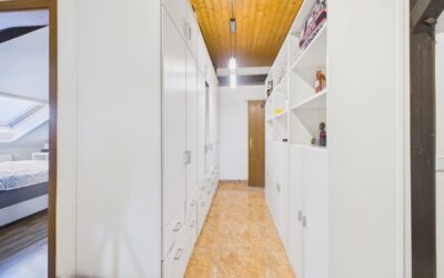 Begehbahrer Schrank