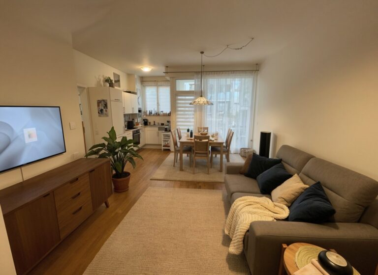 Wohnzimmer KI möbliert