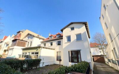 Hausansicht Mit Zufahrt