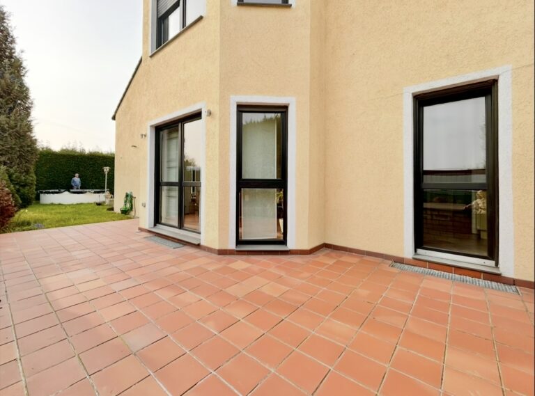 Terrasse mit zwei Zugängen