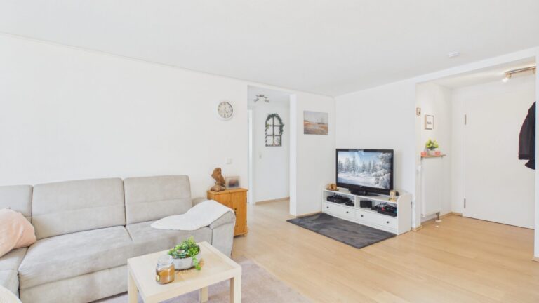 CAM04777G0 PR0047 STILL004