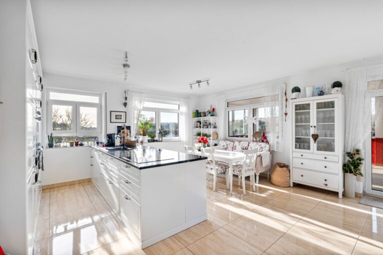 Küche/ Essbereich W2