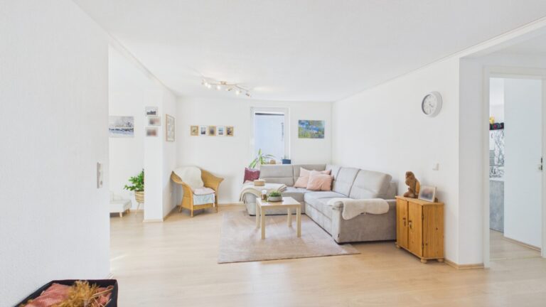 CAM04777G0 PR0047 STILL001