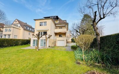 Hausansicht Hinten Mit Garage