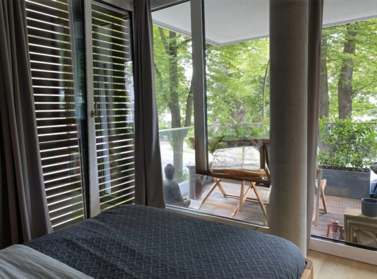 Schlafzimmer mit Loggia