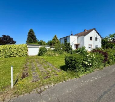 Ansicht Mit Garage