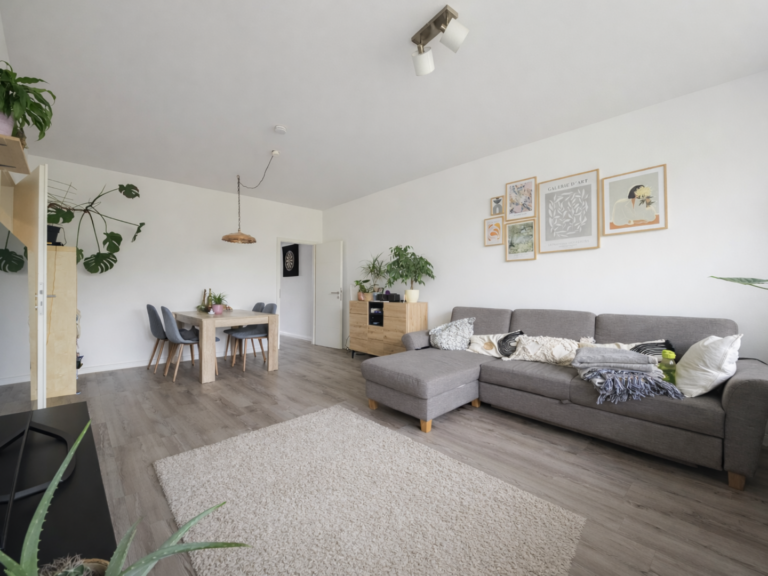 Wohnzimmer möbliert