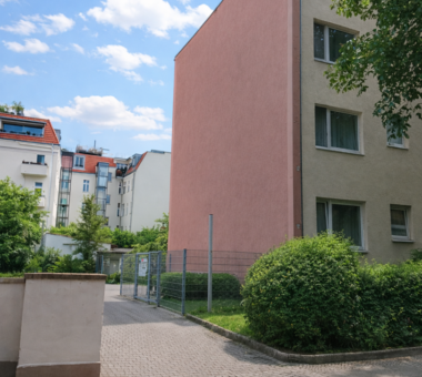 Einfahrt Zu Den Pkw Stellplätz