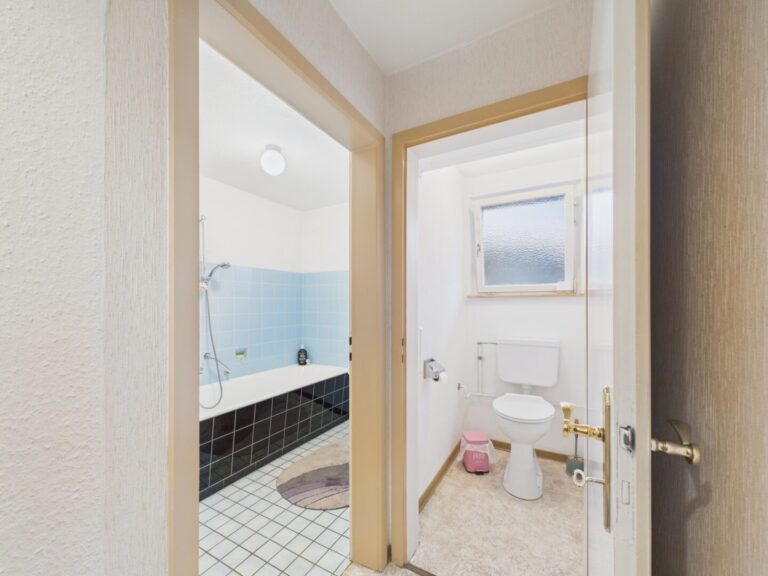 Bad + Toilette 1.OG