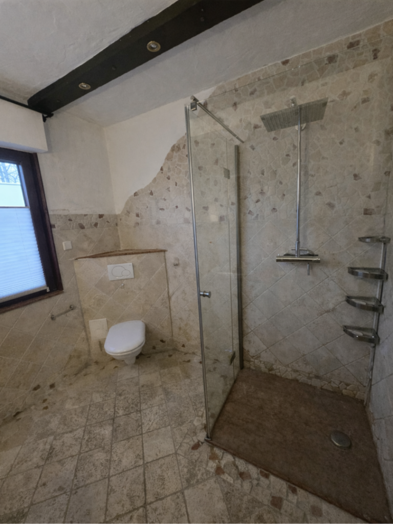 Badezimmer 1 (KI Staging)