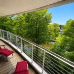 Balkon Mit Blick Auf Kanal
