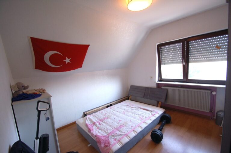 Schlafzimmer 1