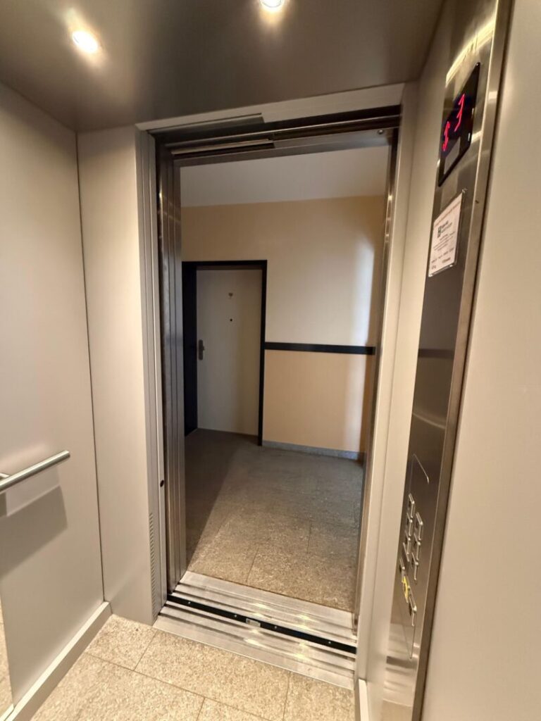 Aufzug zur Wohnung