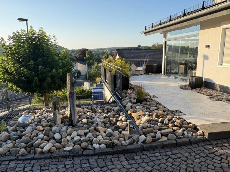 Blick, Vorplatz Eingang