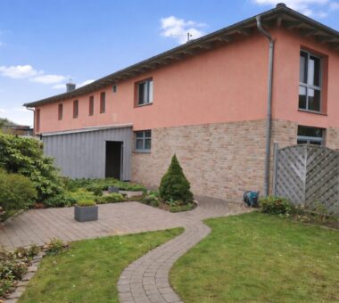 Garten Und Hausansicht