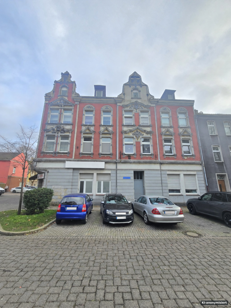KI-anonymisiert – Hausfront