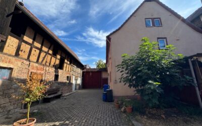 Wohnhaus Und Nebengebäude