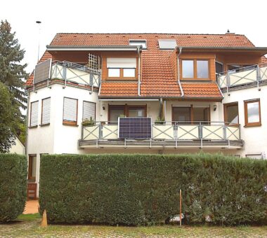 Vorderseite Und Balkon