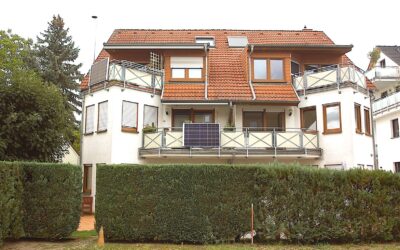 Vorderseite Und Balkon