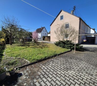 Haus Und Grundstück
