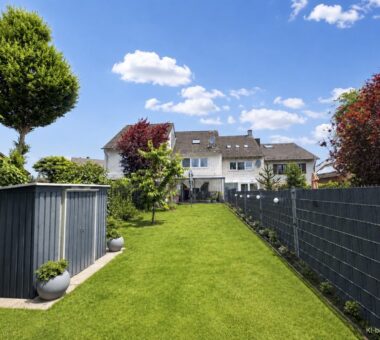 Ansicht Mit Garten
