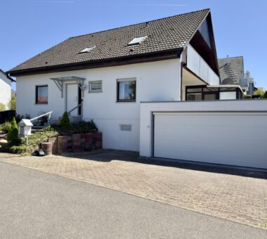 Nord -Doppelgarage/Stellplatz