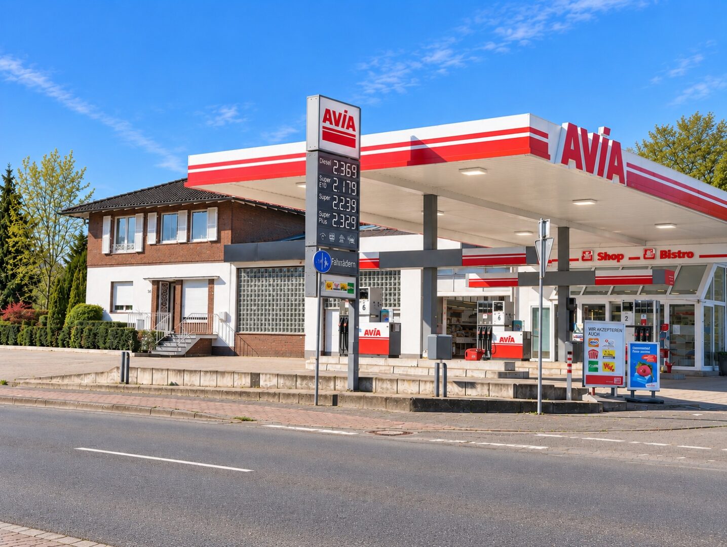Wohnhaus Tankstelle gesamt
