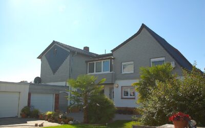 Eingangsbereich Und Garage