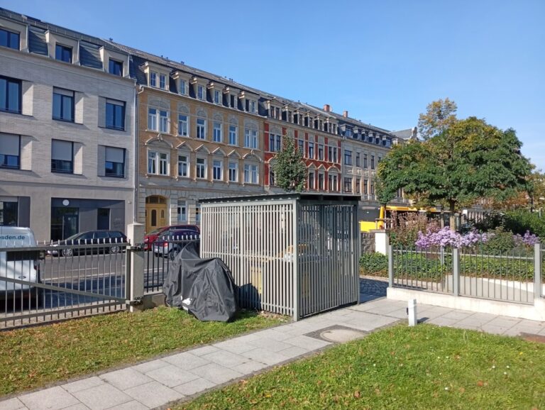 Gegenüber vom Stadthaus