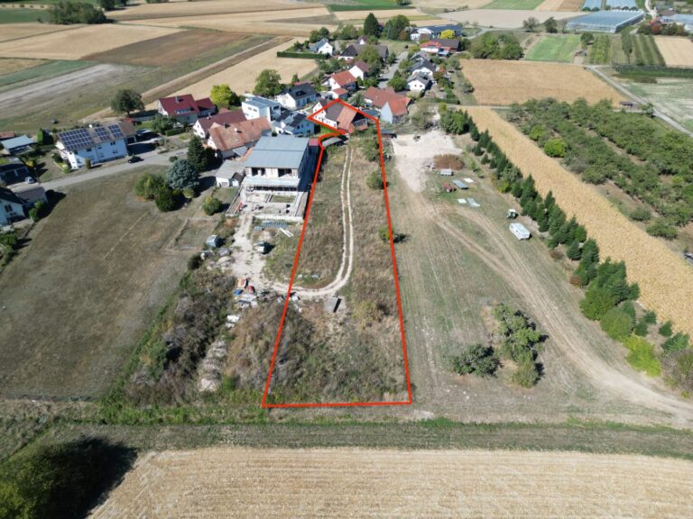 Das Grundstück komplett