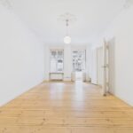 Zimmer Mit Dem Balkon